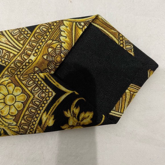 Versace tie - Picture 5 of 11